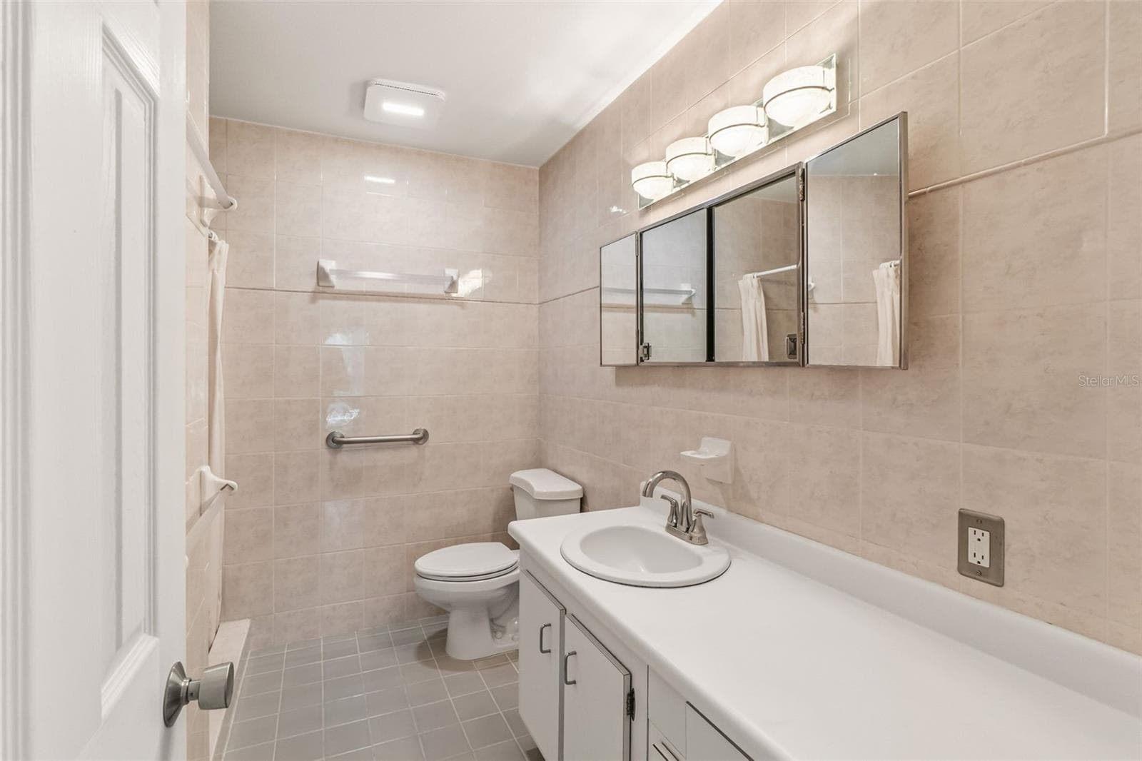 Primary bathroom - 531 SUTTON PL, LONGBOAT KEY