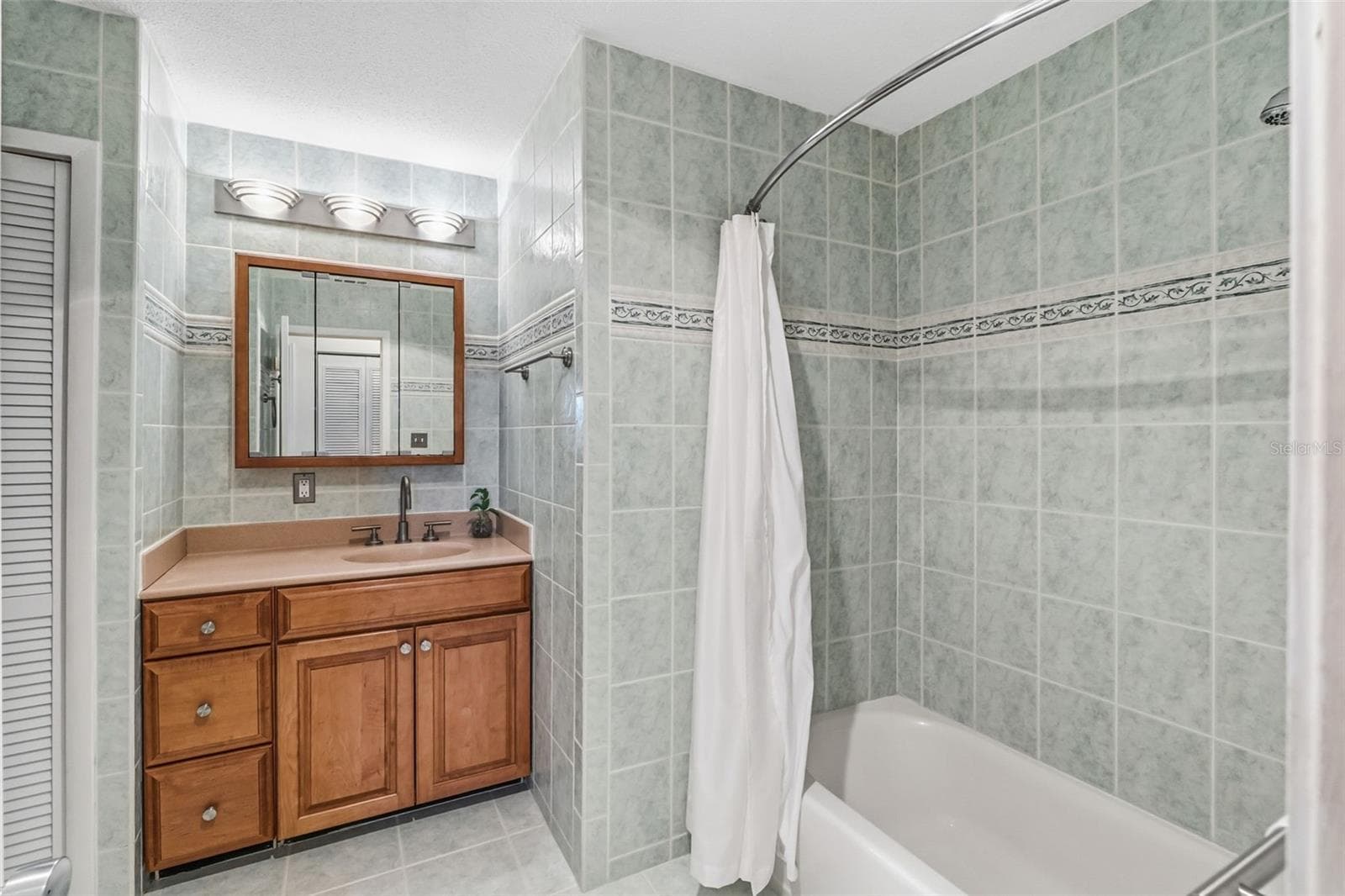 2nd bathroom - 531 SUTTON PL, LONGBOAT KEY