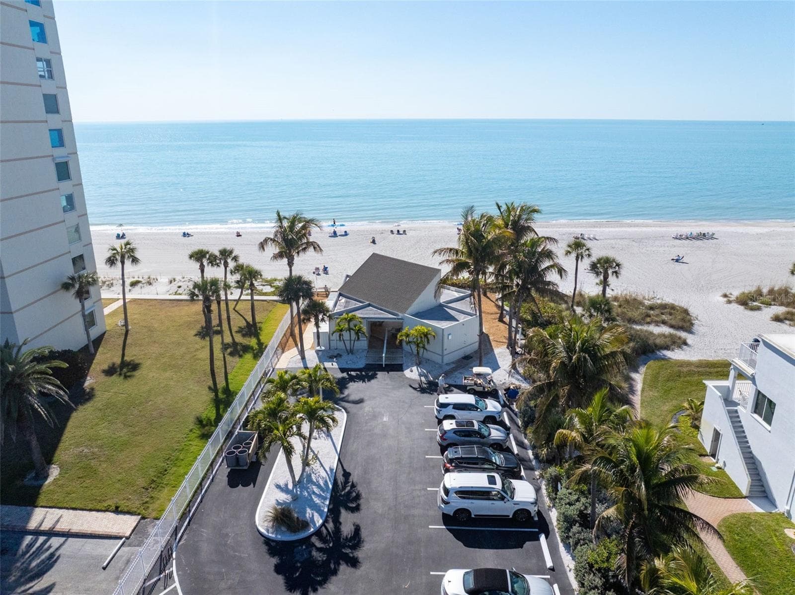 Sutton Place beach pavilion & parking lot - 531 SUTTON PL, LONGBOAT KEY