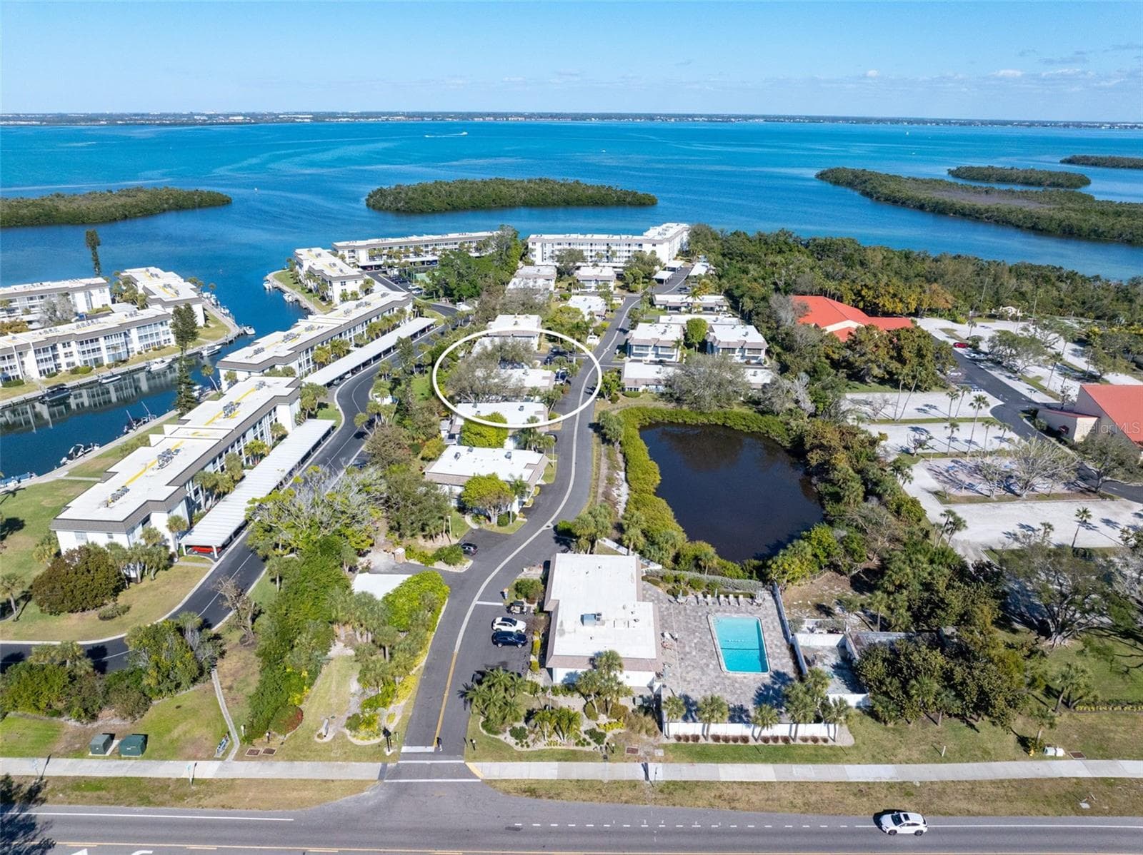 Looking toward the bay - 531 SUTTON PL, LONGBOAT KEY
