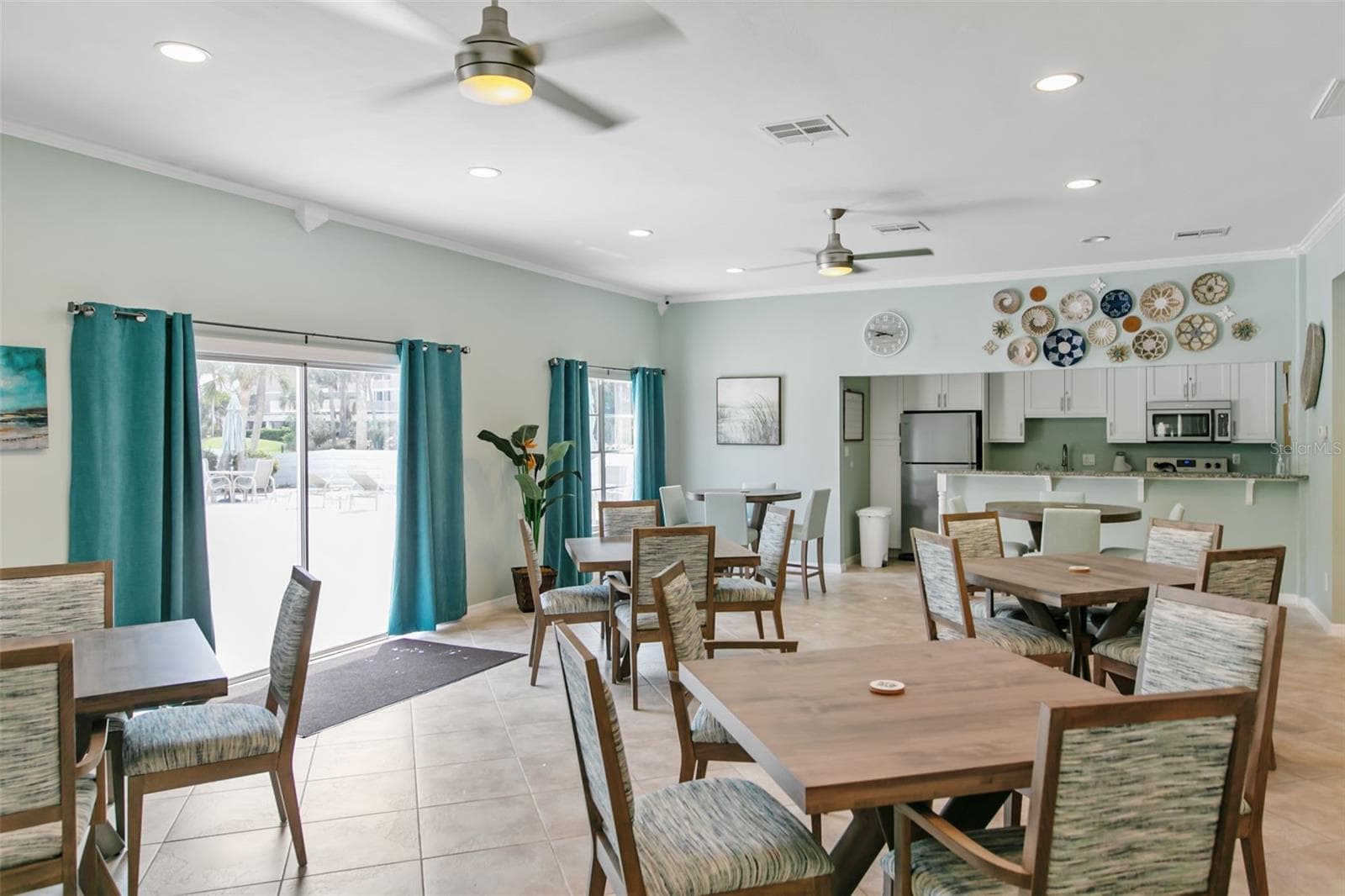 Social room - 531 SUTTON PL, LONGBOAT KEY