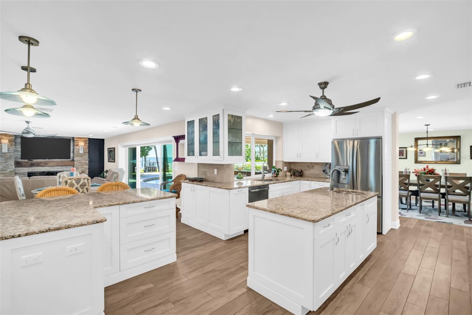 Updated Kitchen with double island - 1100 FRIENDLY WAY S, ST PETERSBURG