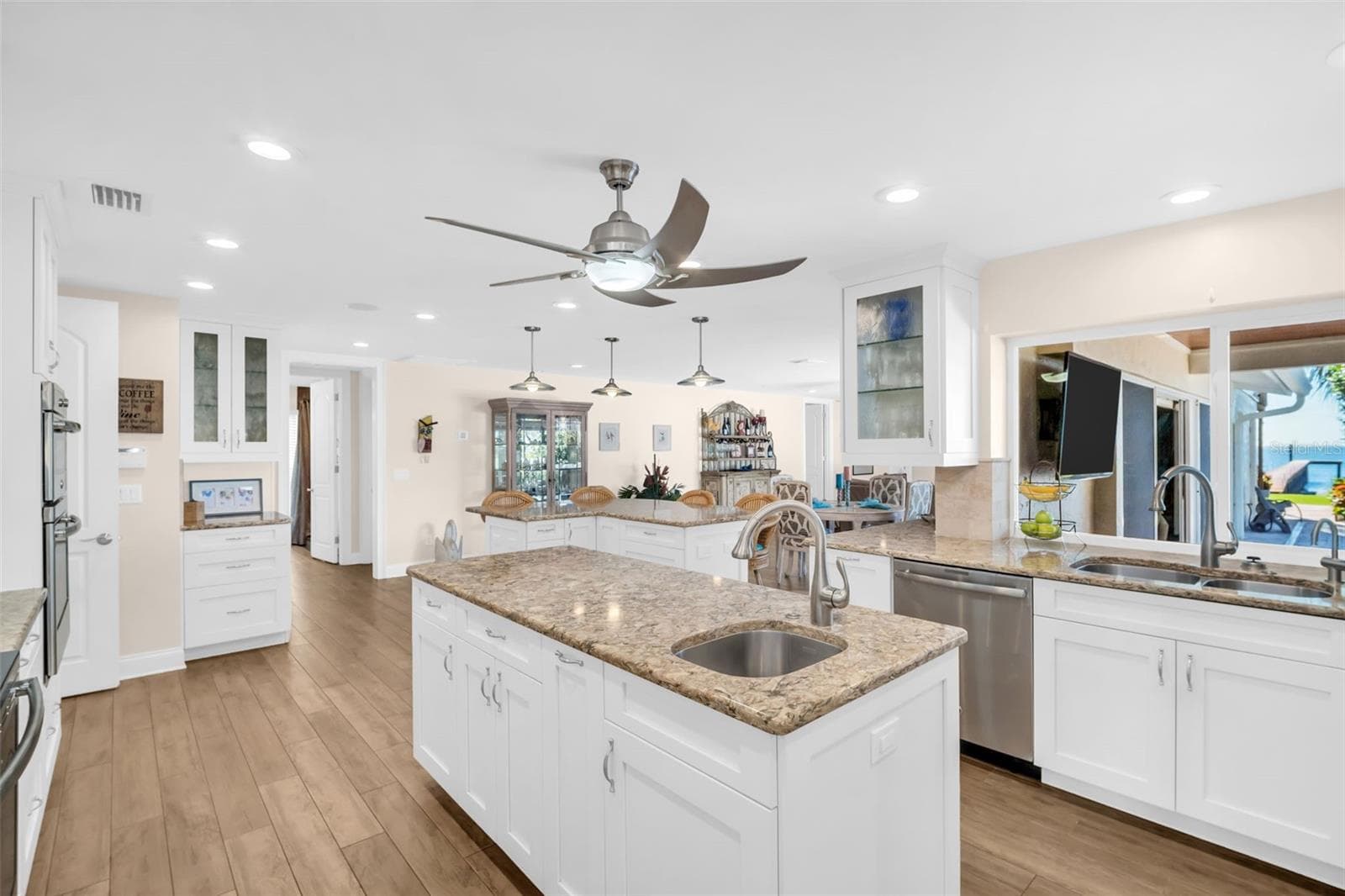 Entertainers Dream Kitchen - 1100 FRIENDLY WAY S, ST PETERSBURG