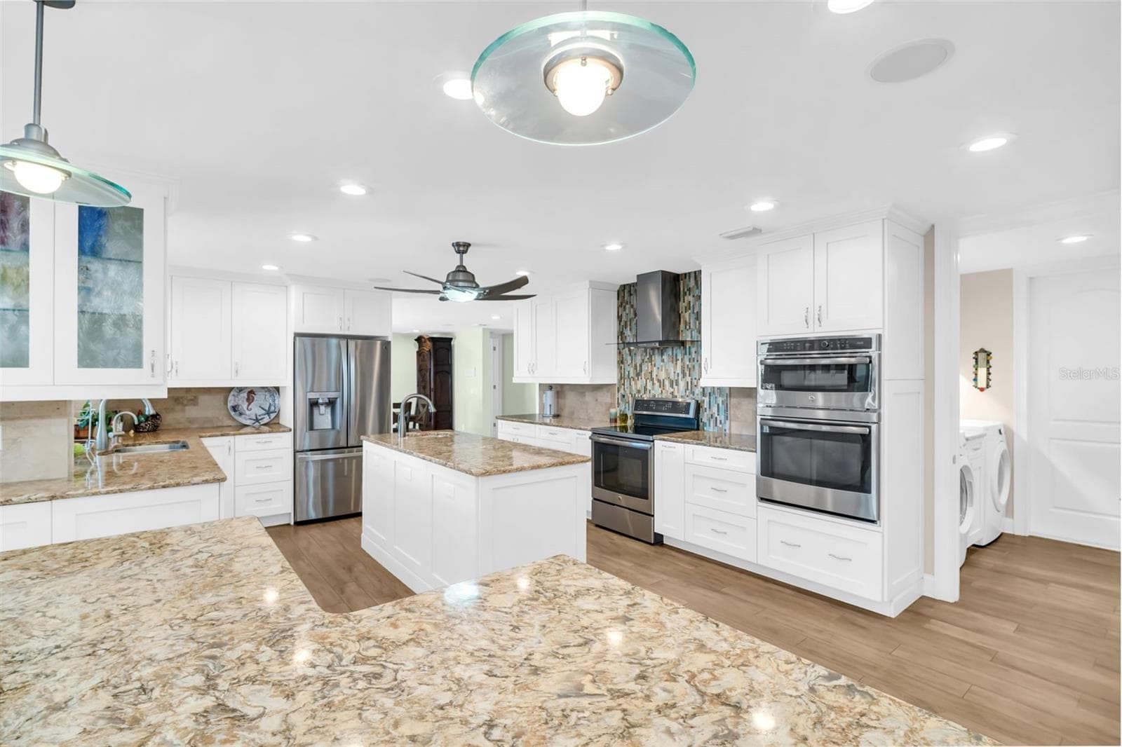 Tons of countertop space and storage - 1100 FRIENDLY WAY S, ST PETERSBURG