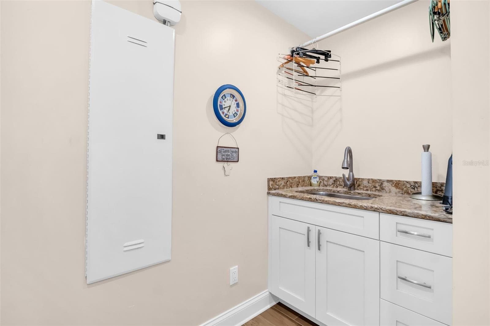 Laundry Sink - 1100 FRIENDLY WAY S, ST PETERSBURG