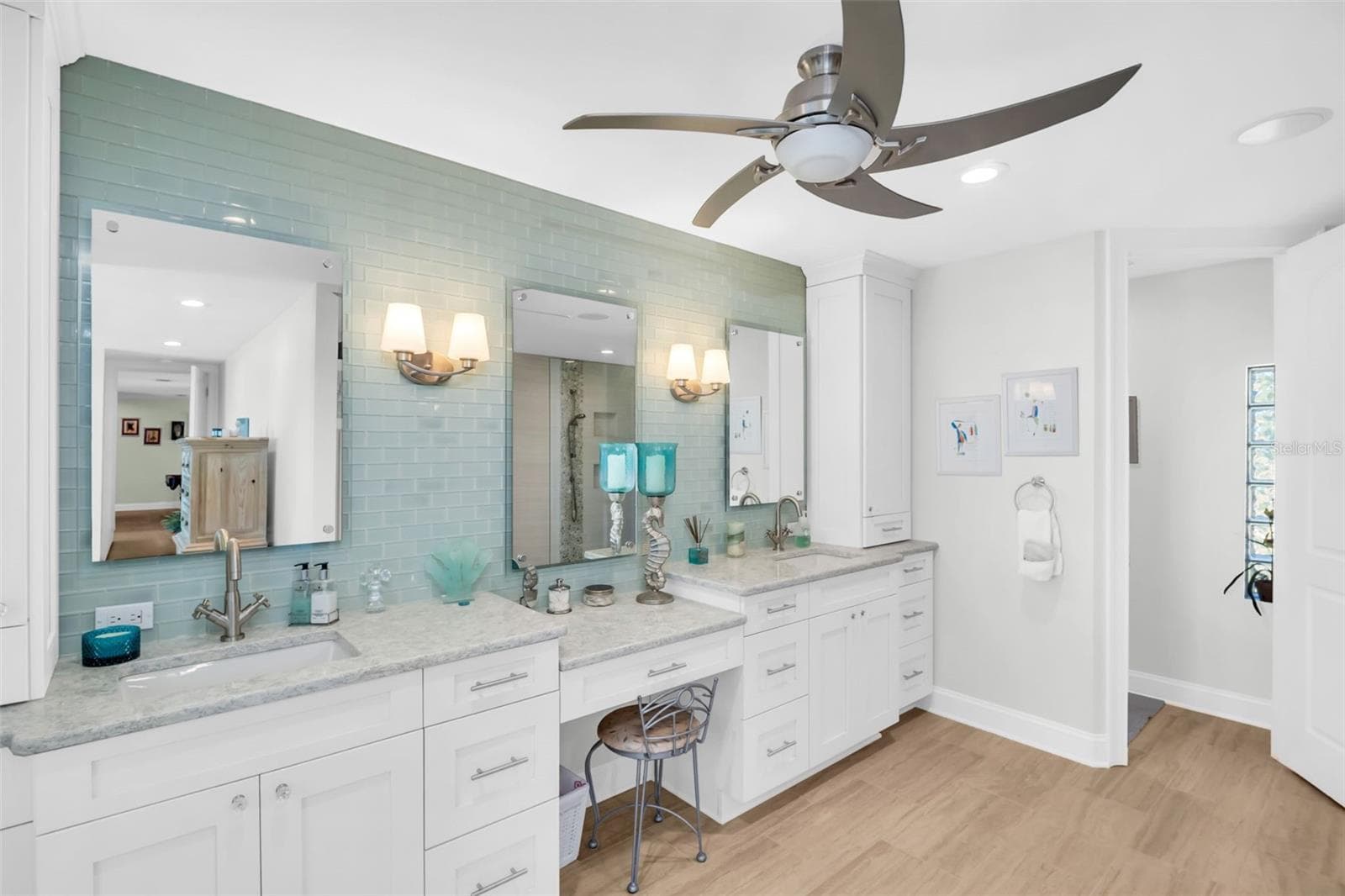 Owners Suite Bath with dual sinks and vanity - 1100 FRIENDLY WAY S, ST PETERSBURG