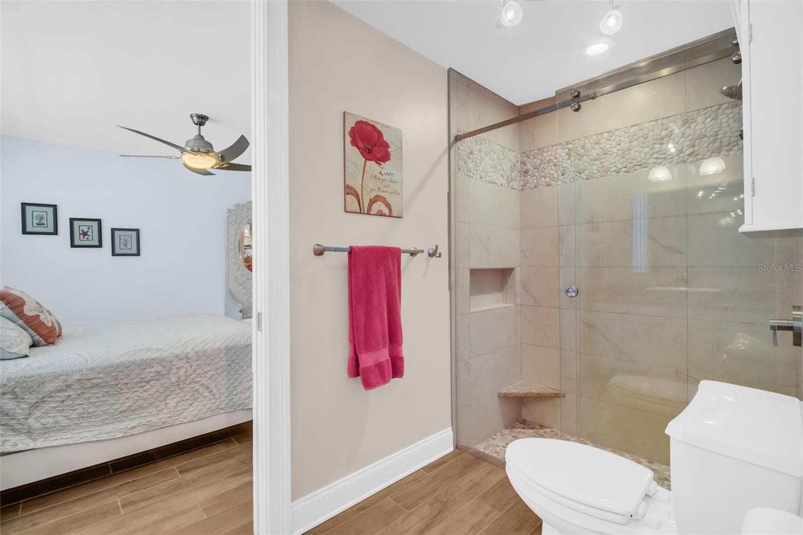 Jack and Jill Bath #3 - 1100 FRIENDLY WAY S, ST PETERSBURG