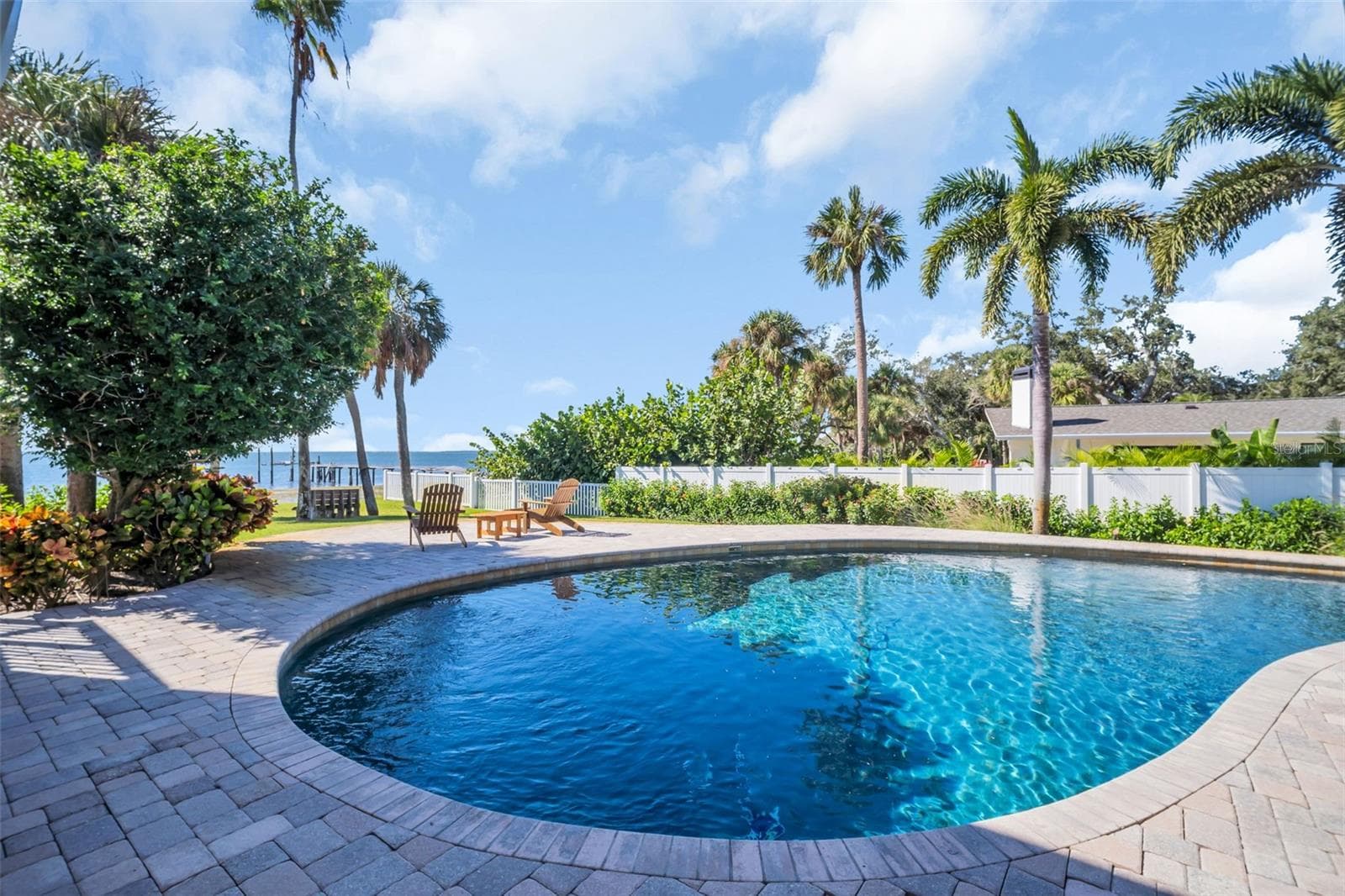 Oversized Pool - 10 ft Deep End - 1100 FRIENDLY WAY S, ST PETERSBURG