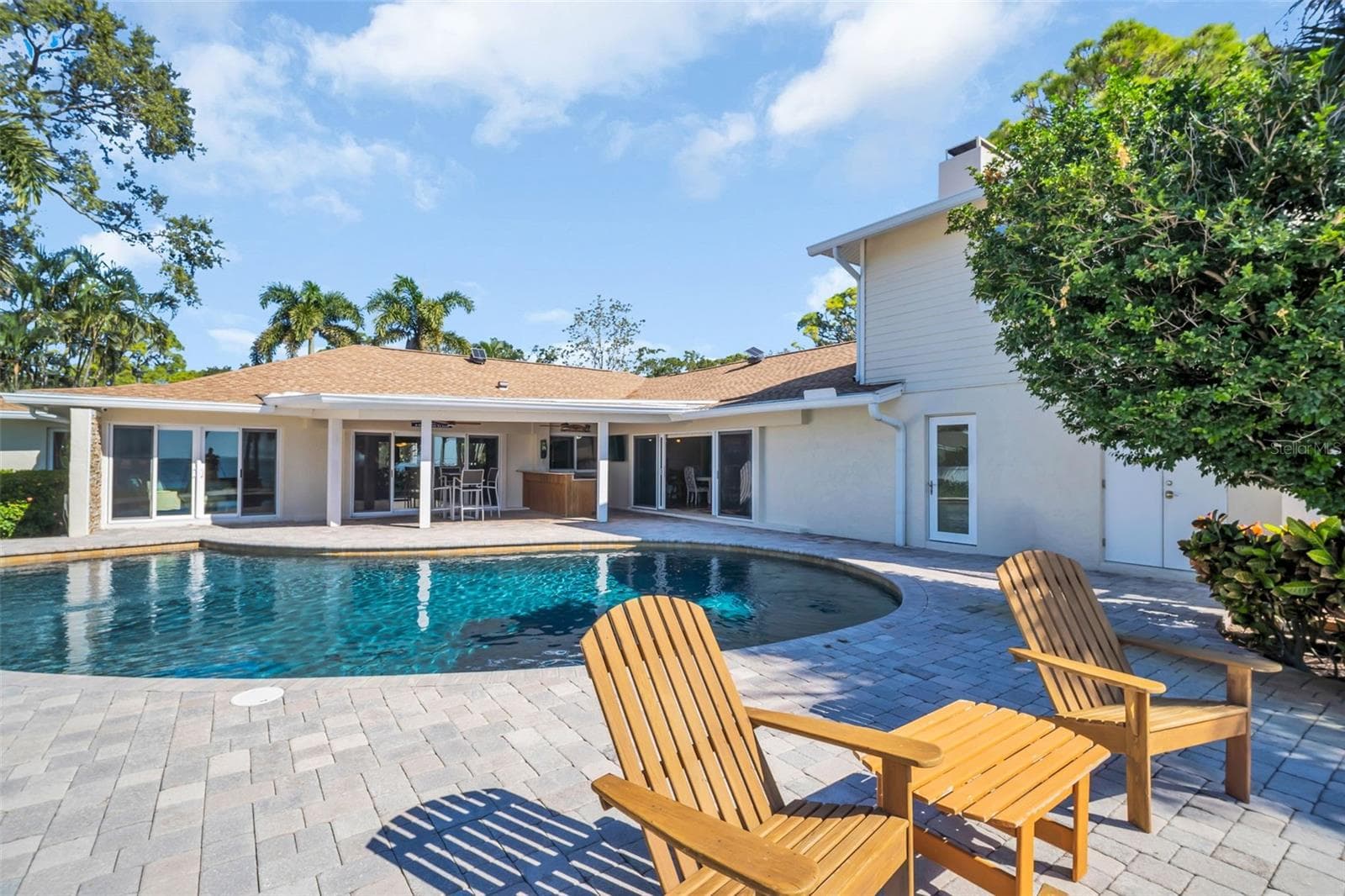 Expansive Paver Deck - 1100 FRIENDLY WAY S, ST PETERSBURG