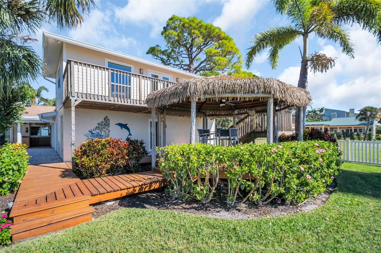 Covered Gazebo / Tiki Retreat - 1100 FRIENDLY WAY S, ST PETERSBURG