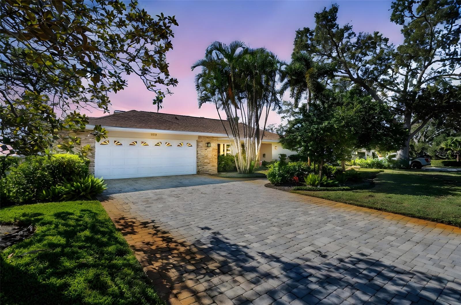 Inviting Curb Appeal - 1100 FRIENDLY WAY S, ST PETERSBURG