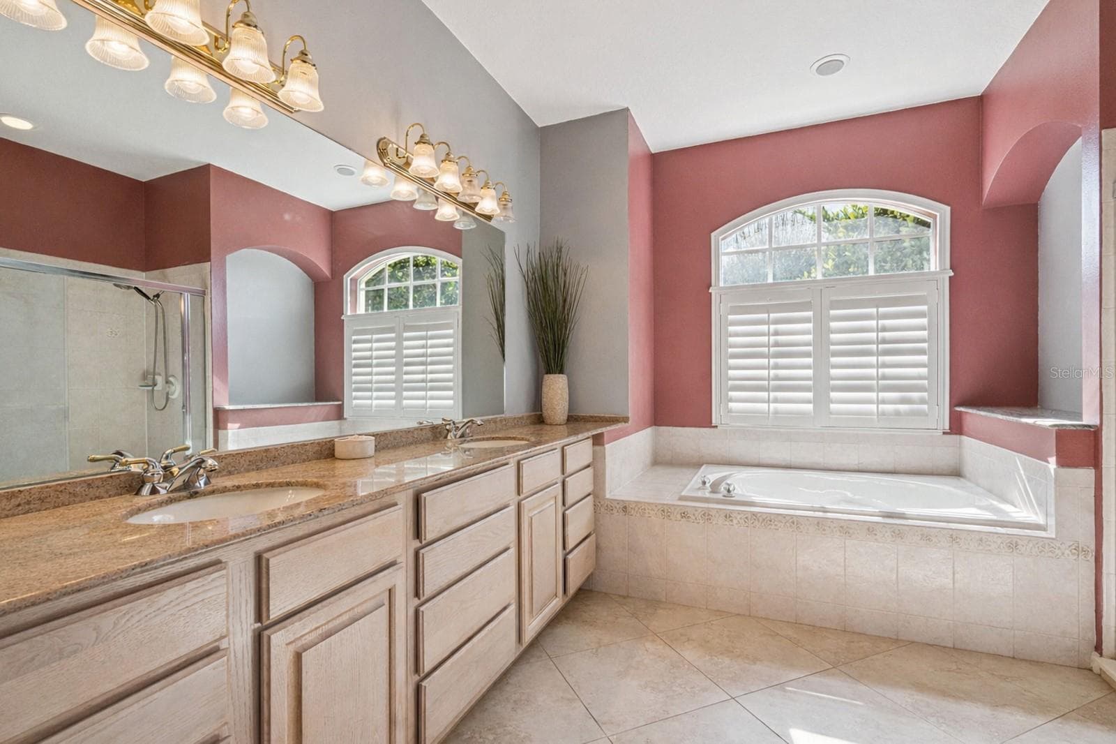 Master bath ensuite with soaking tub and dual vanities - 8032 PINE HOLLOW DR, MOUNT DORA