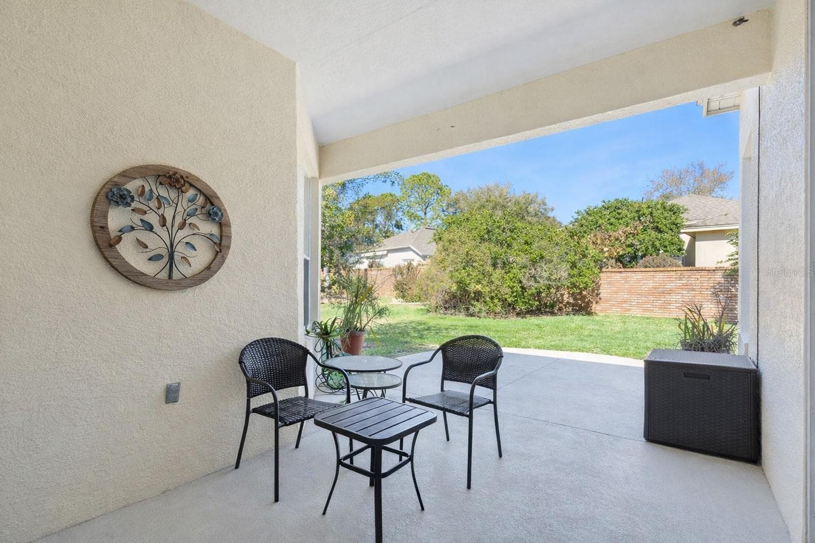 Brick wall for privacy - 8032 PINE HOLLOW DR, MOUNT DORA