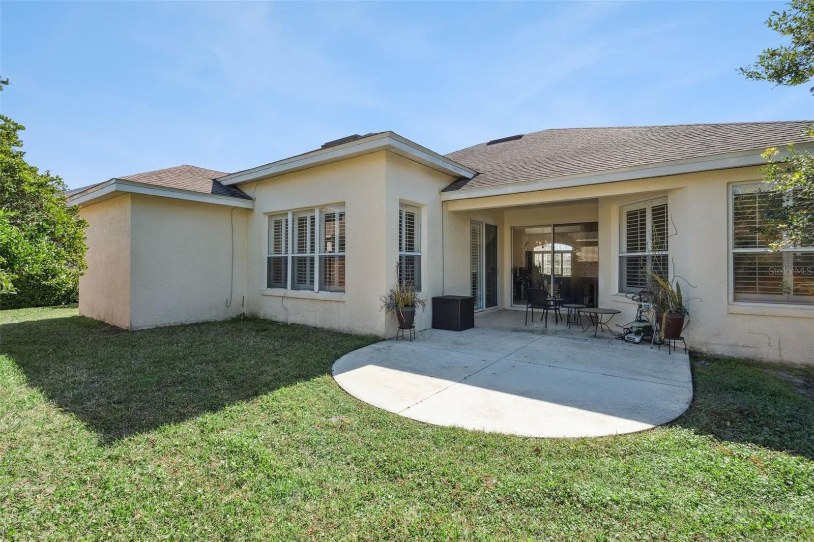 View of backyard - 8032 PINE HOLLOW DR, MOUNT DORA