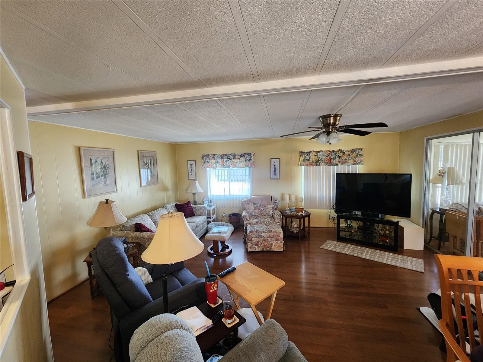 Living Room - 403 DUBLIN AVE, BRADENTON