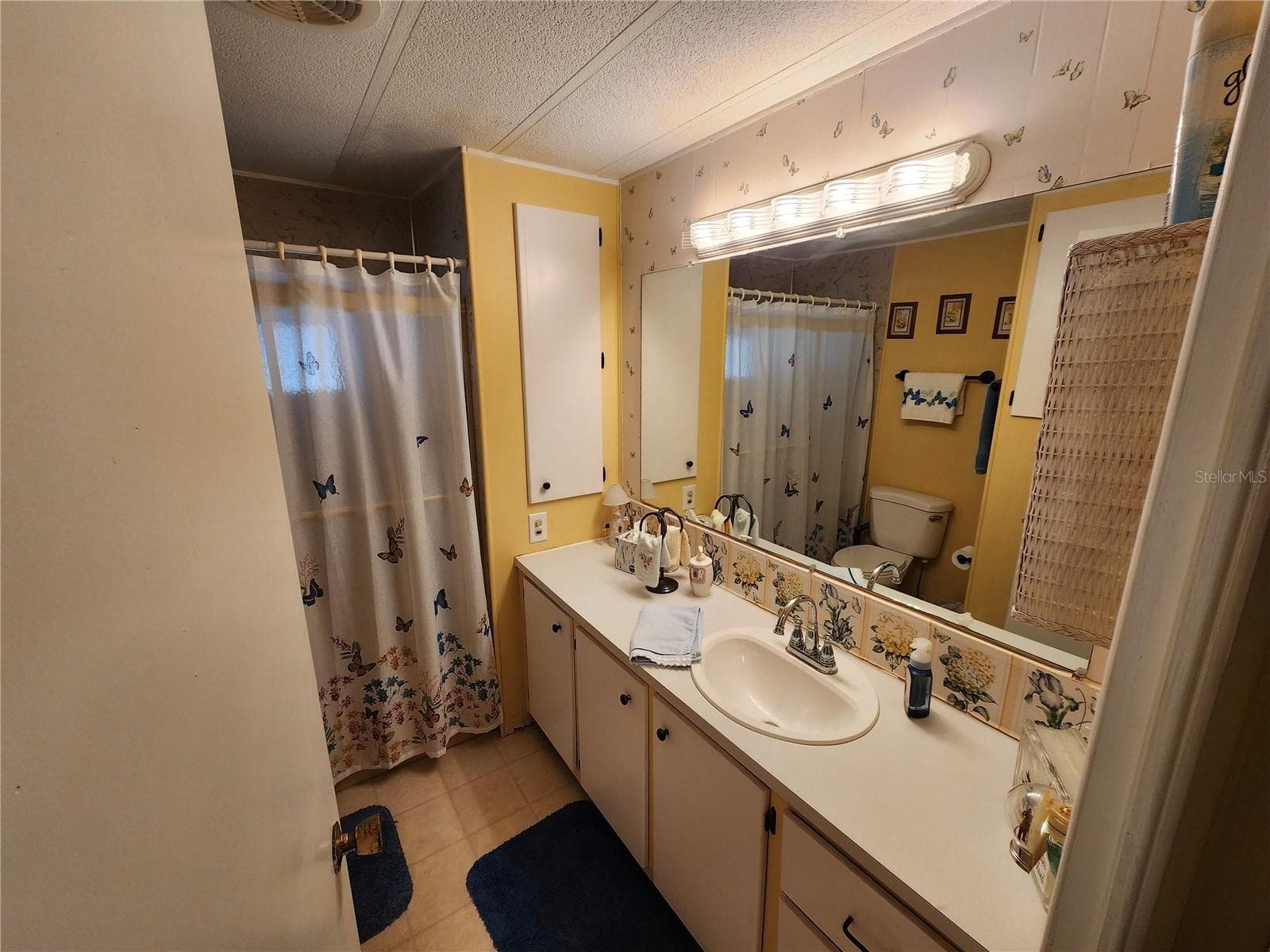 Guest Bathroom tub/shower - 403 DUBLIN AVE, BRADENTON