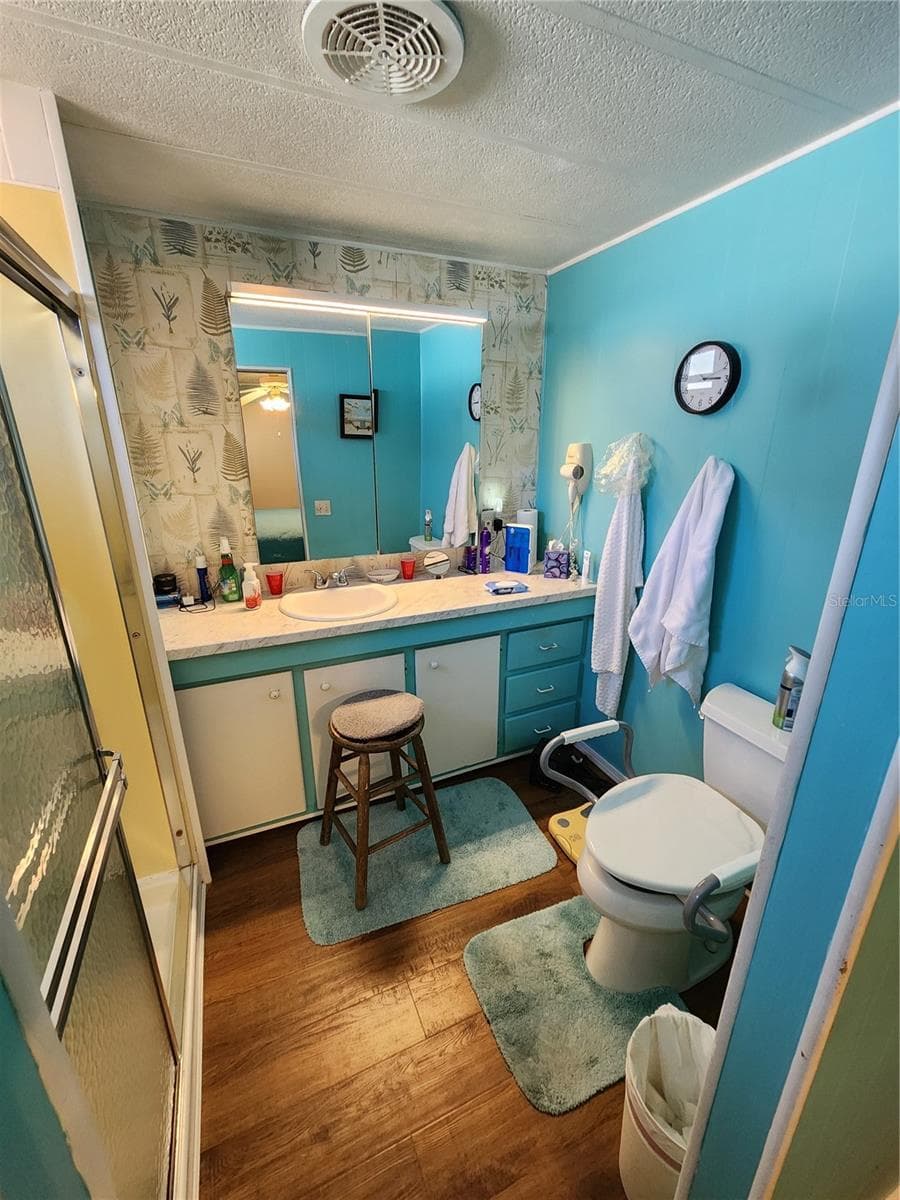 Primary Bathroom - 403 DUBLIN AVE, BRADENTON