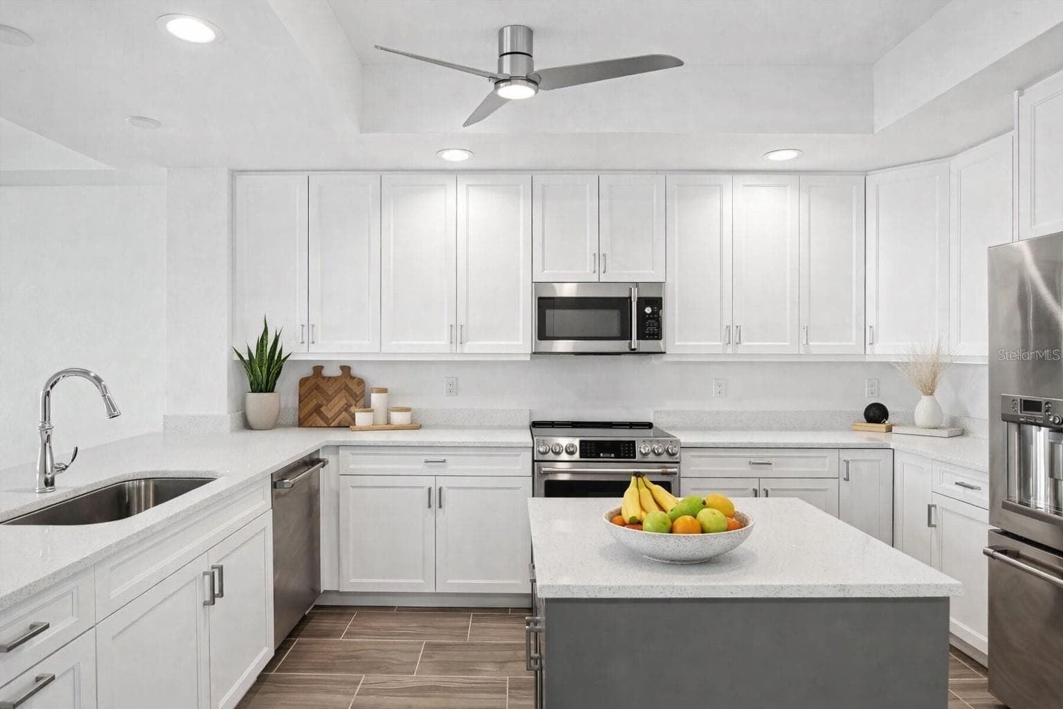 Kitchen staged - 125 ISLAND WAY #304, CLEARWATER BEACH