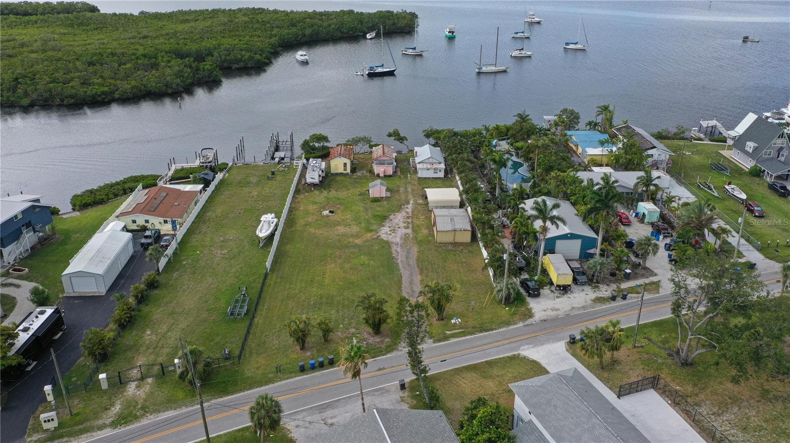 3306 W SHELL POINT RD