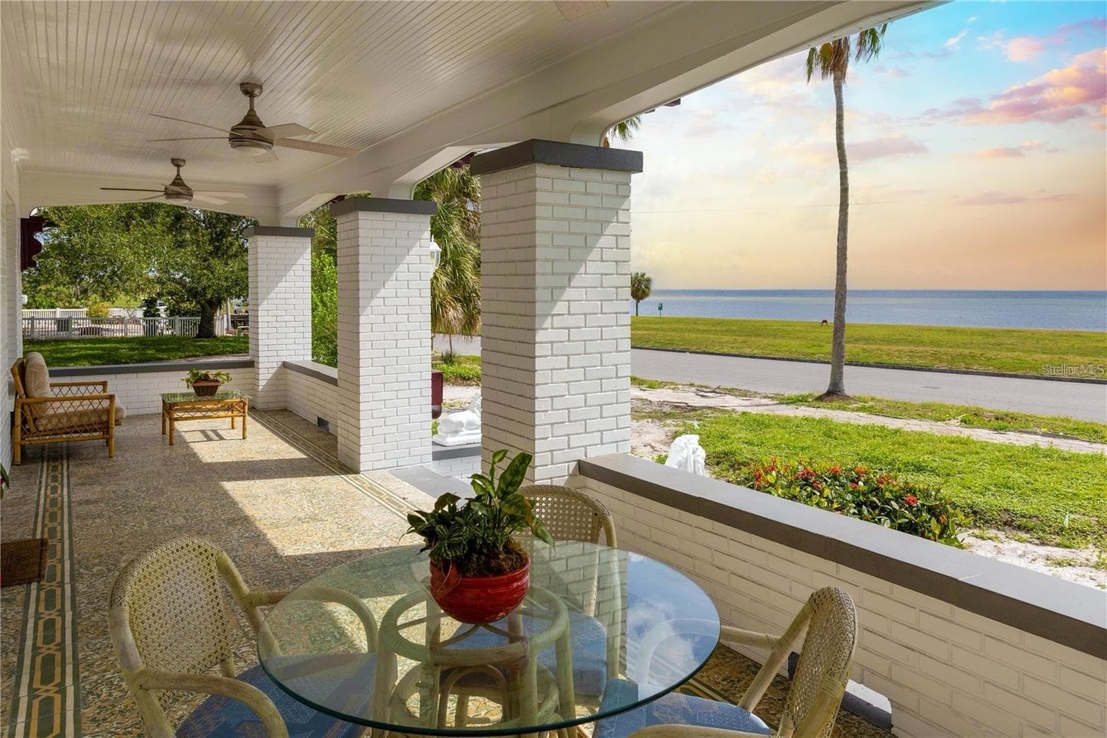 Single Family Residence at 2041 BEACH DR SE, ST PETERSBURG, photo 3 of 31