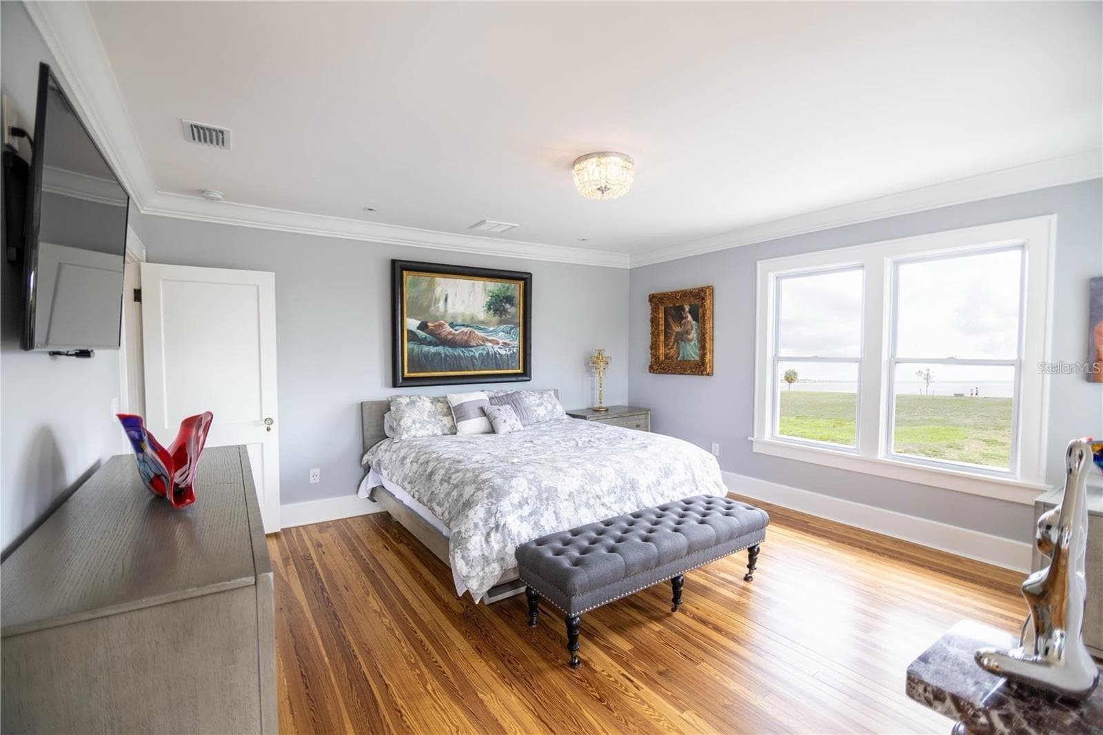 Single Family Residence at 2041 BEACH DR SE, ST PETERSBURG, photo 22 of 31