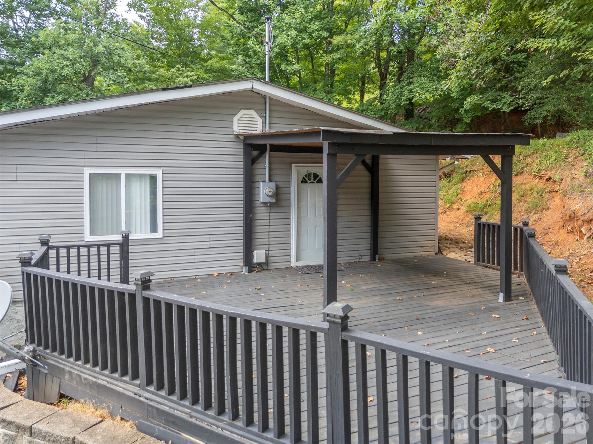 Apartment with covered deck - 1840 Memorial Highway, Lake Lure
