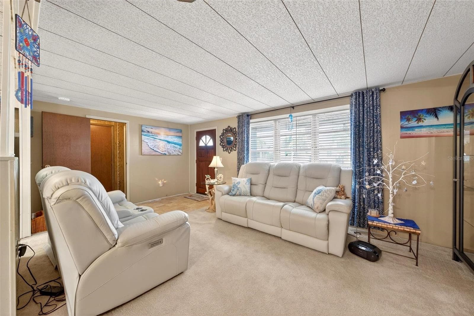 Entryway into living room - 1018 SOUTHLAND DR, TAVARES