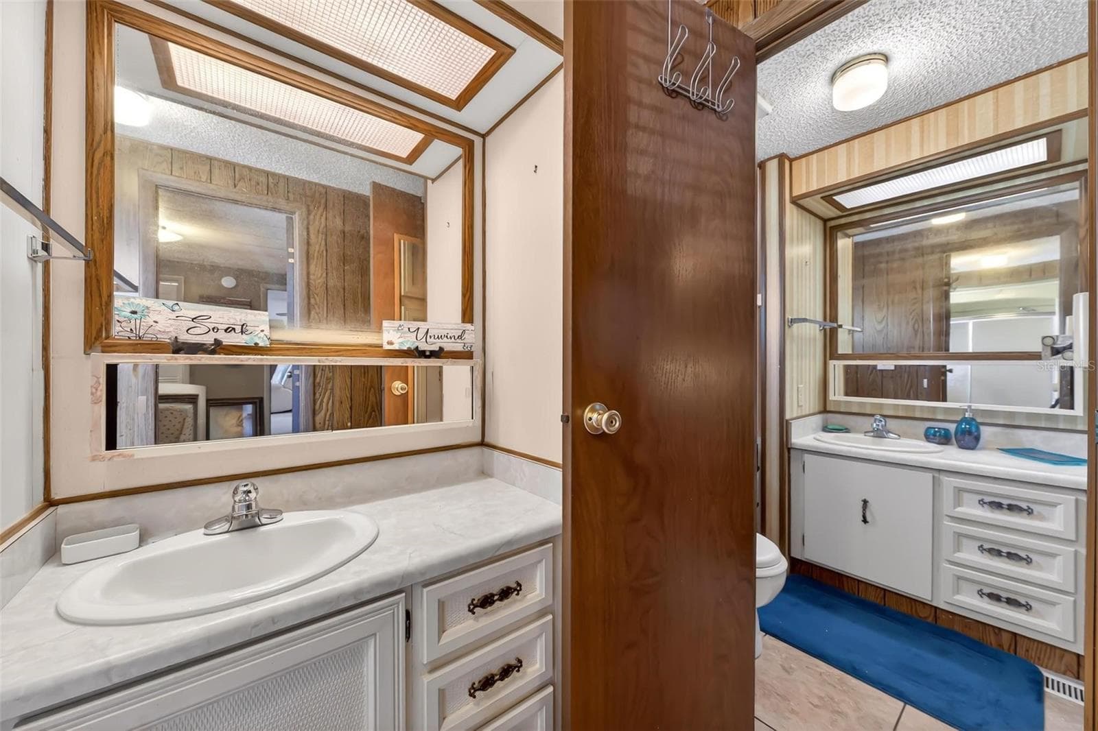 Attached full and half bathrooms - 1018 SOUTHLAND DR, TAVARES