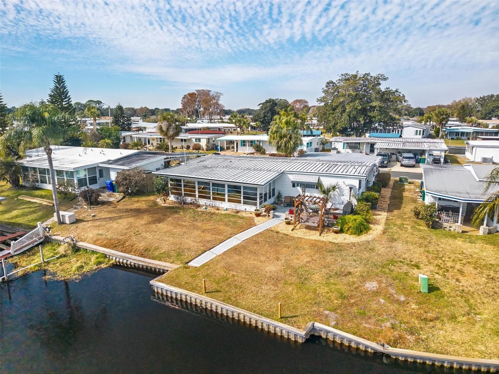 Waterfront with canal access - 1018 SOUTHLAND DR, TAVARES