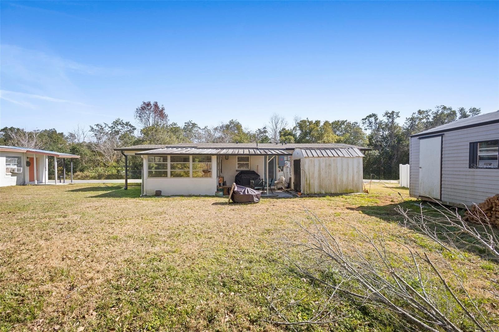 View of spacious yard. - 1552 ZINNIA DR, DELTONA