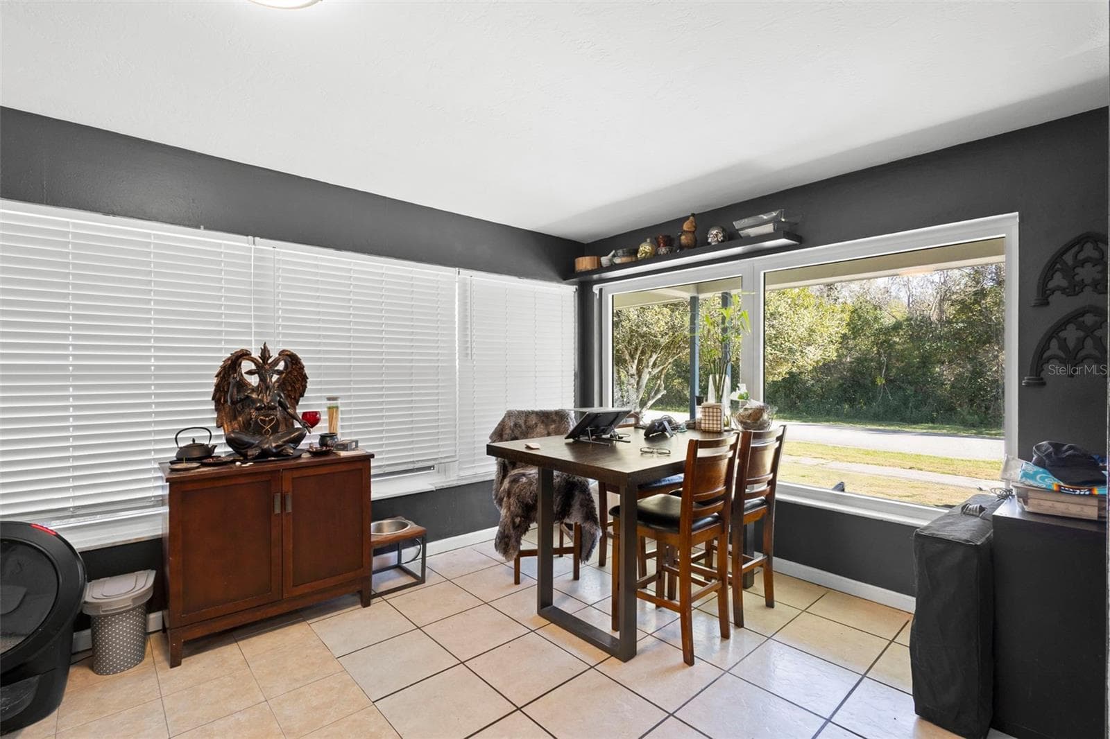 View of dining area toward front of property and entrance. - 1552 ZINNIA DR, DELTONA