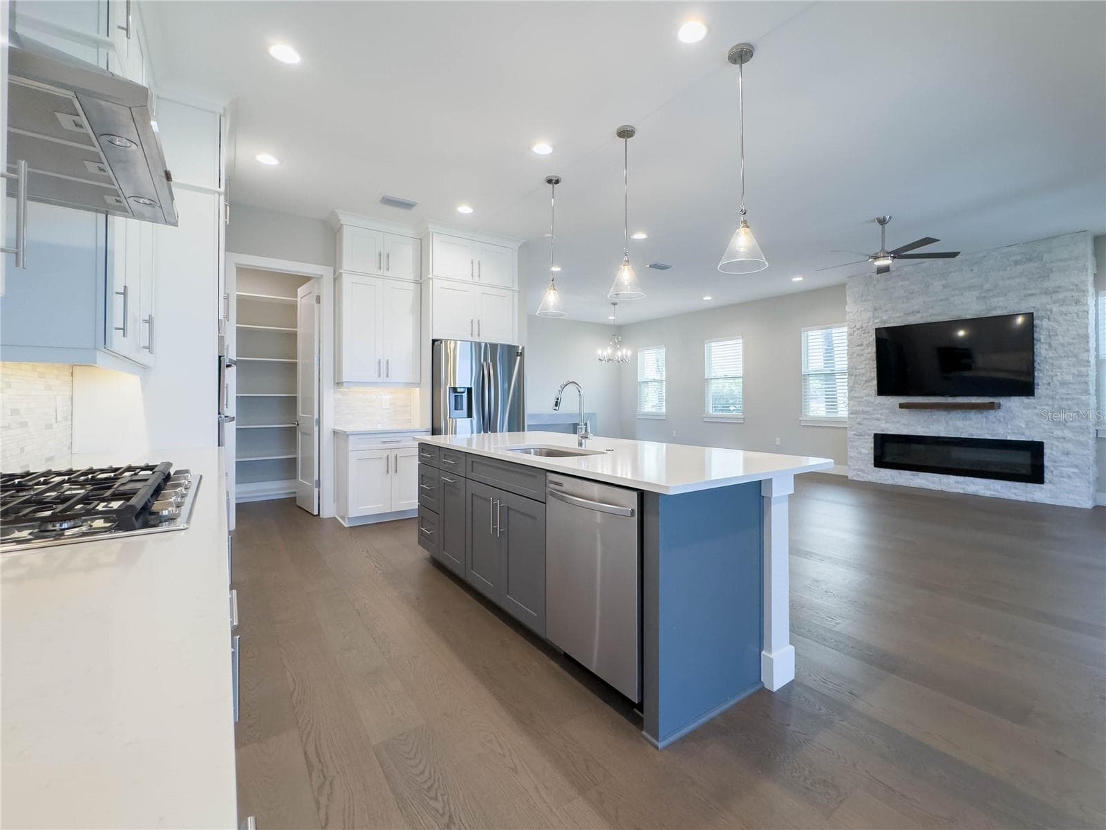 Single Family Residence at 16210 RAVENNA CT, MONTVERDE, photo 12 of 52
