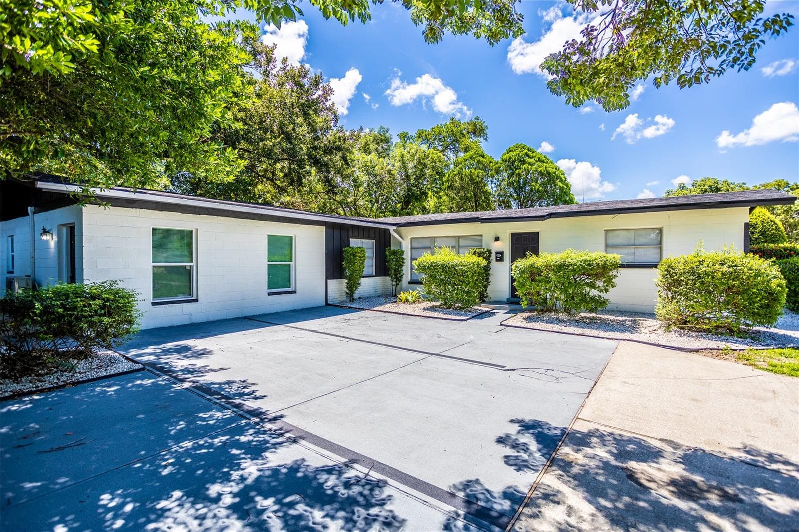 1213 CORBETT LN