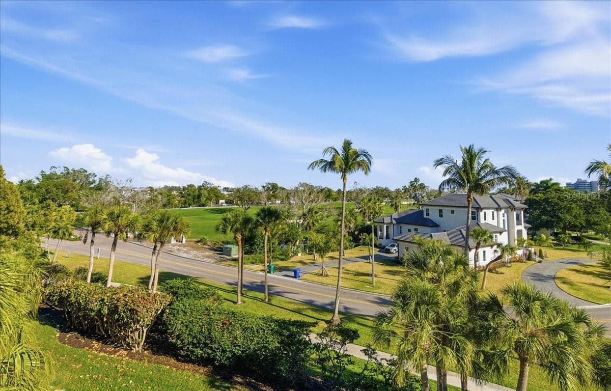 PRIVATE LONGBOAT CLUB ROAD - 1065 GULF OF MEXICO DR #305, LONGBOAT KEY