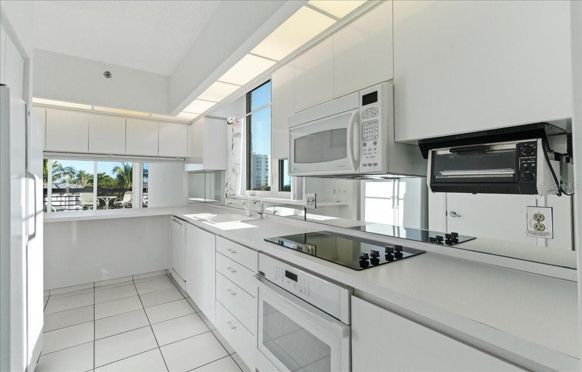 Condominium at 1065 GULF OF MEXICO DR #305, LONGBOAT KEY, photo 21 of 52