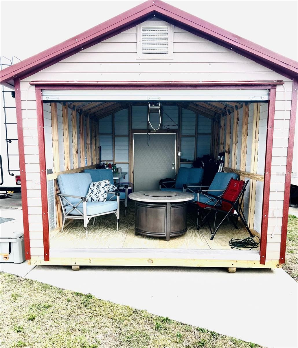 Perfect place for the firepit & chairs - 328 ST GEORGE DR, DAVENPORT