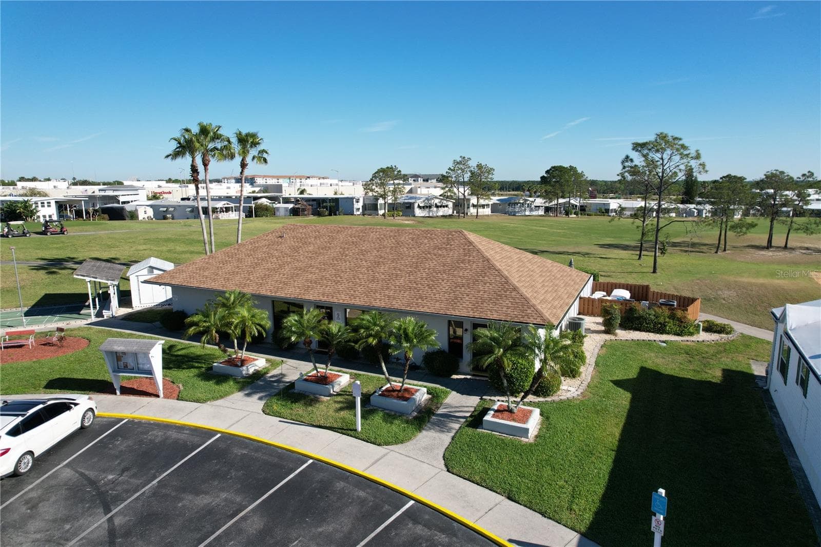 Osprey Point has laundry facilities - 328 ST GEORGE DR, DAVENPORT