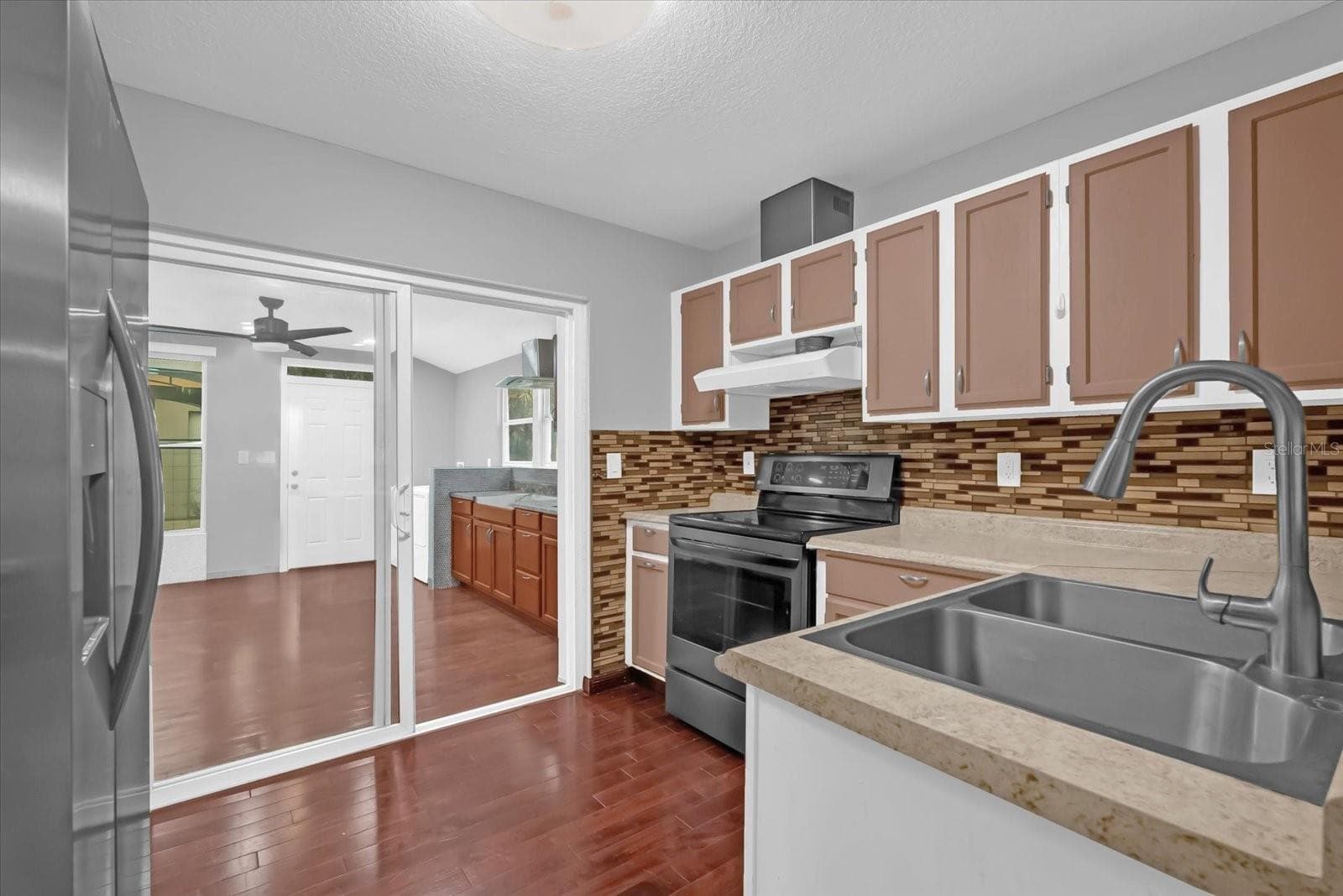 Single Family Residence at 405 LATONIA ST, KISSIMMEE, photo 10 of 32