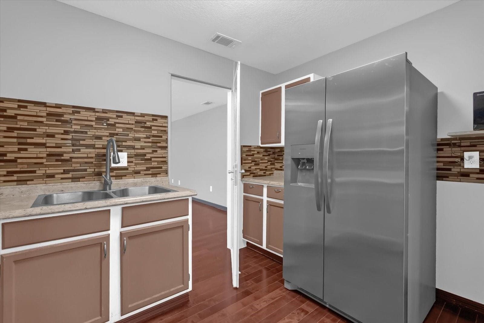 Single Family Residence at 405 LATONIA ST, KISSIMMEE, photo 11 of 32