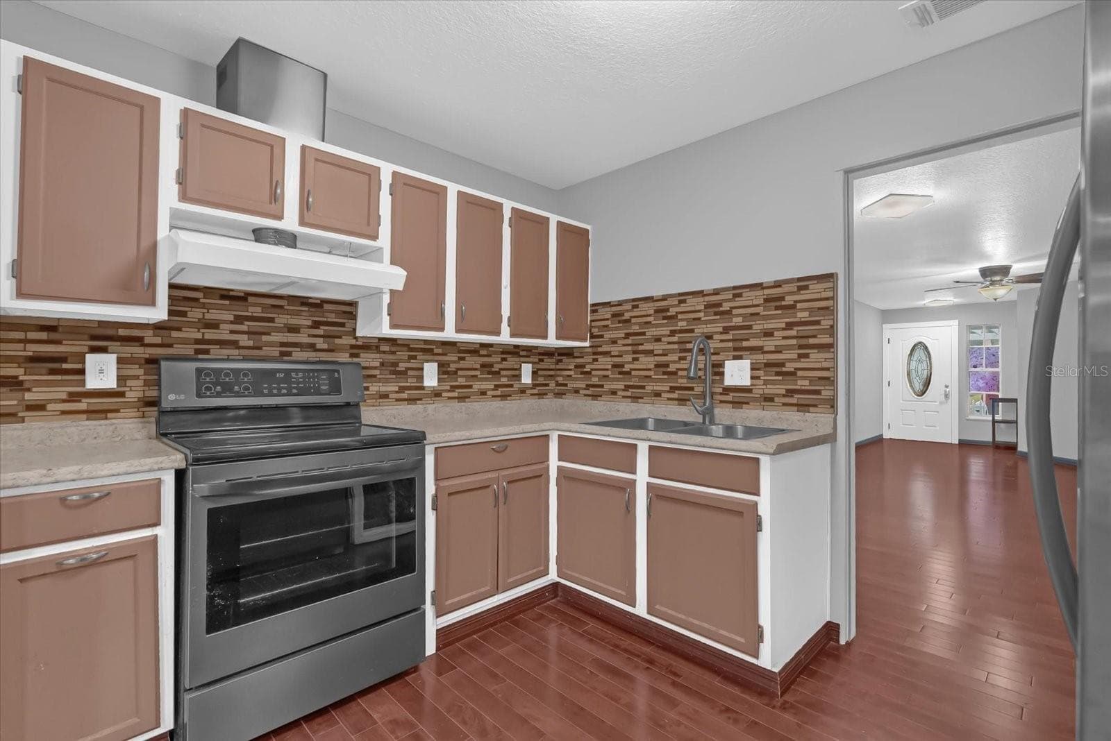 Single Family Residence at 405 LATONIA ST, KISSIMMEE, photo 12 of 32