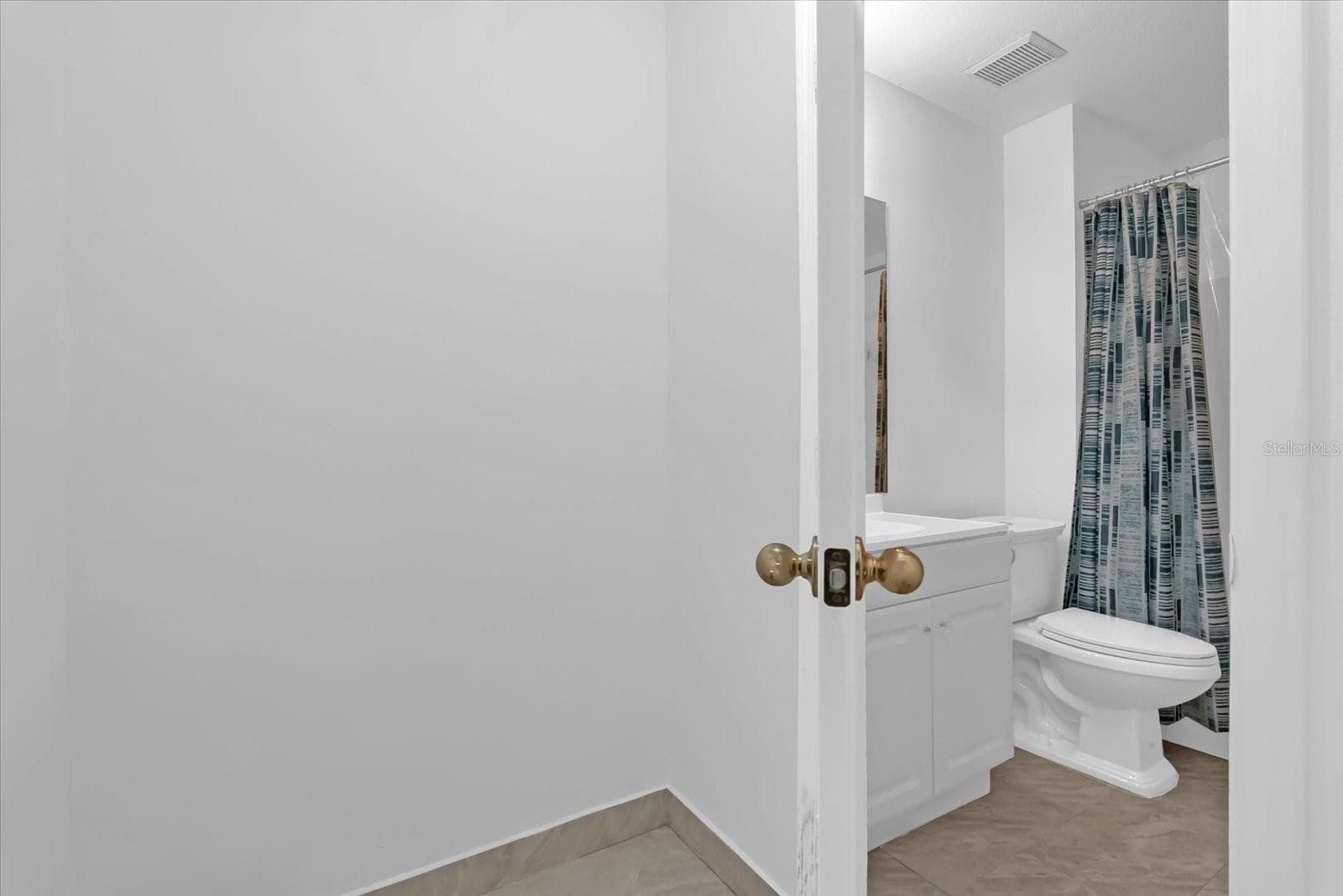 Single Family Residence at 405 LATONIA ST, KISSIMMEE, photo 25 of 32