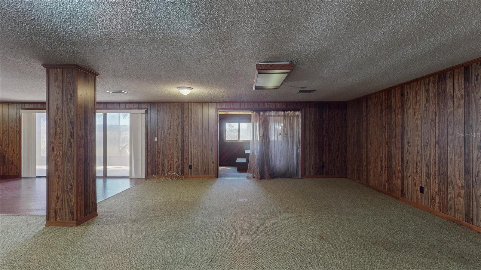 Large great room - 13 HERMOSA DR, EUSTIS