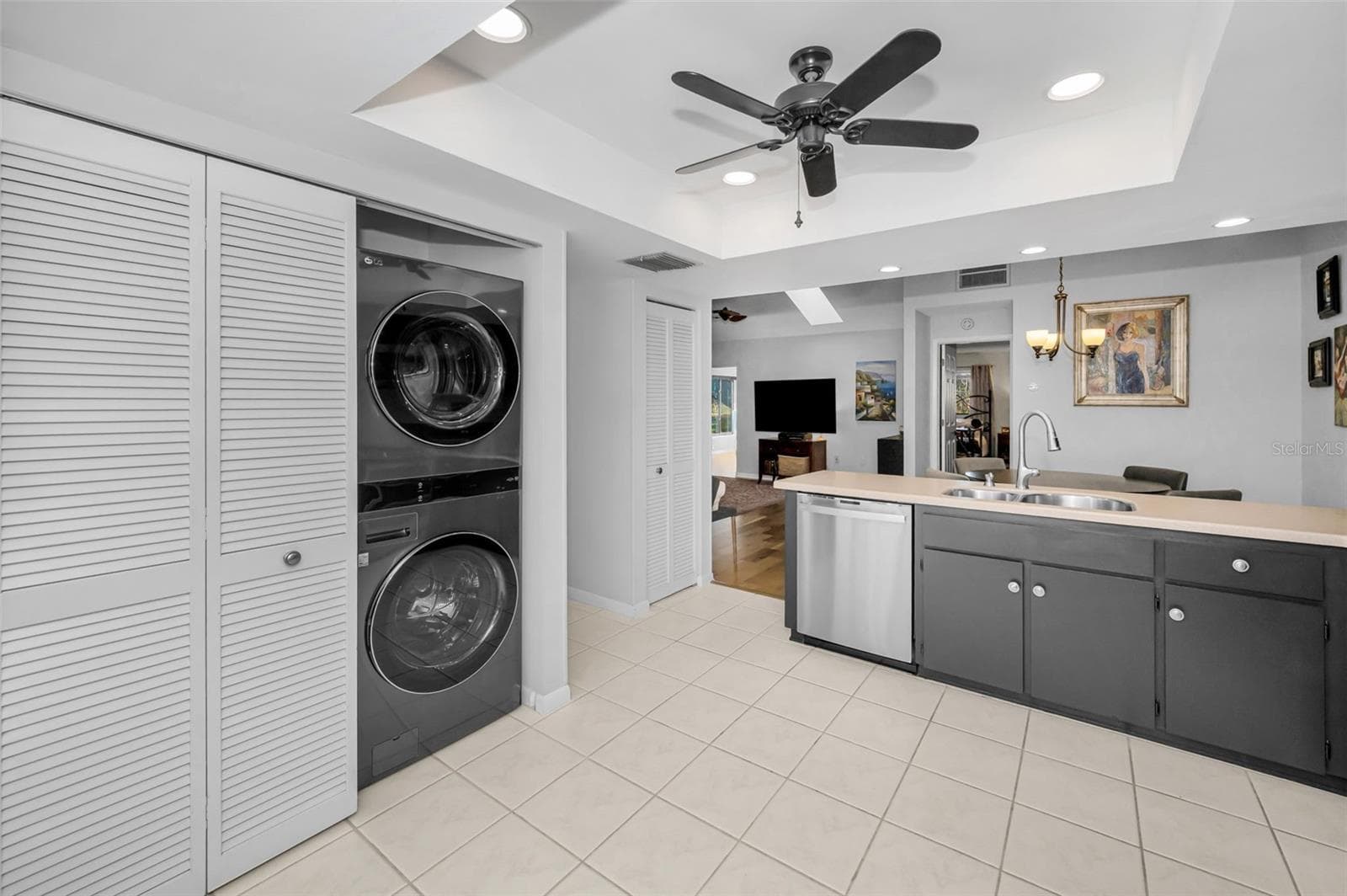 Inside unit washer and dryer! - 3351 LORI LN #3351, NEW PORT RICHEY