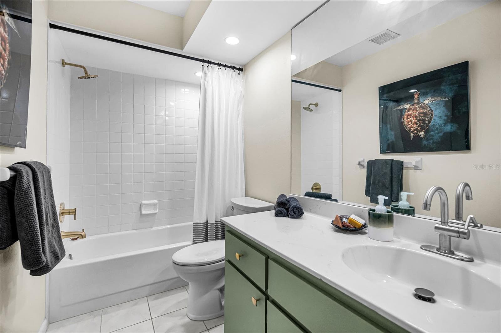 Guest Bathroom - 3351 LORI LN #3351, NEW PORT RICHEY