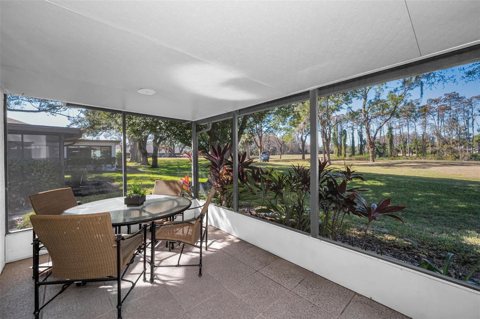 Enclosed porch overlooking pond and golf course! - 3351 LORI LN #3351, NEW PORT RICHEY