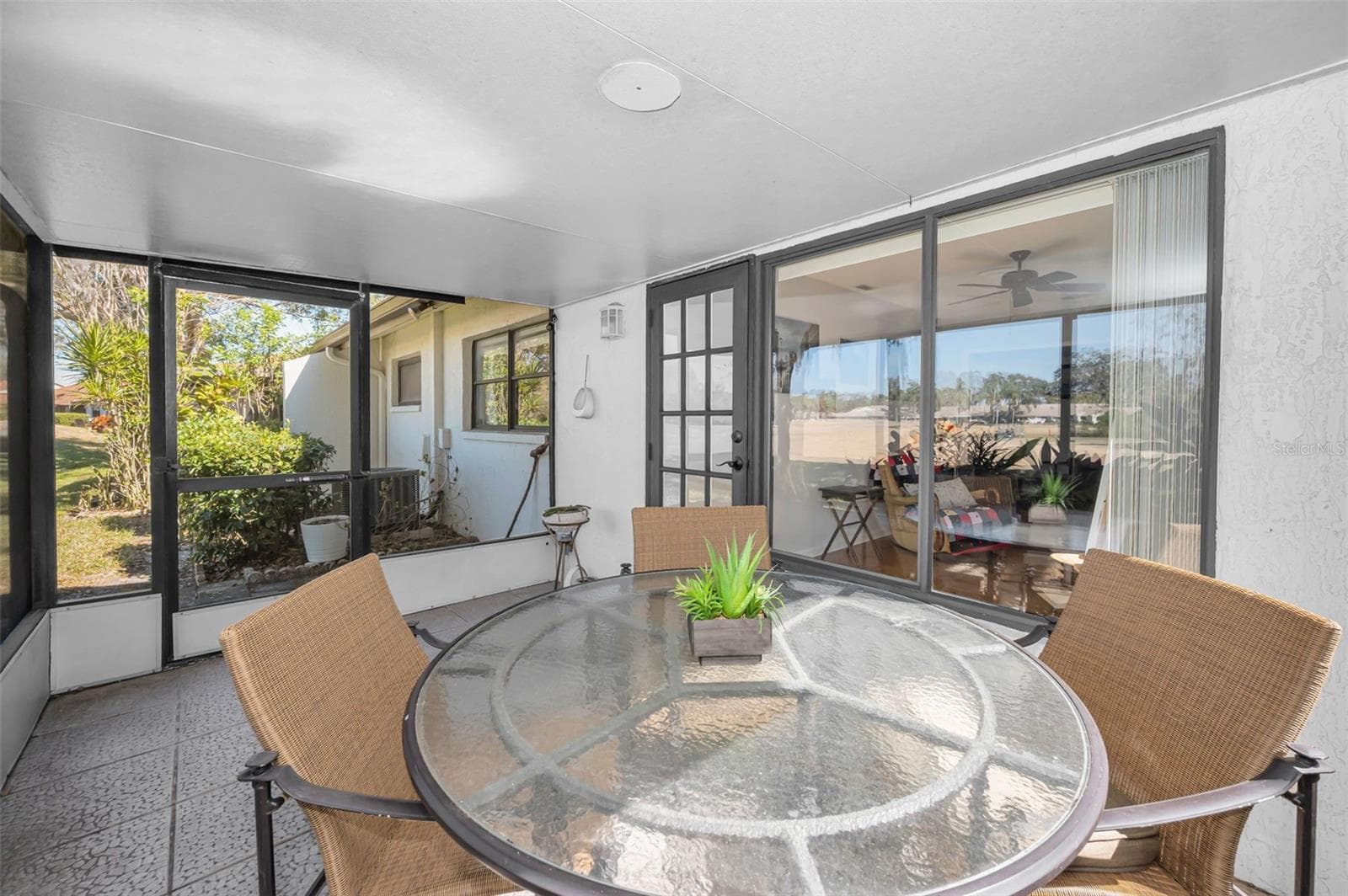 Enclosed porch overlooking pond and golf course - 3351 LORI LN #3351, NEW PORT RICHEY