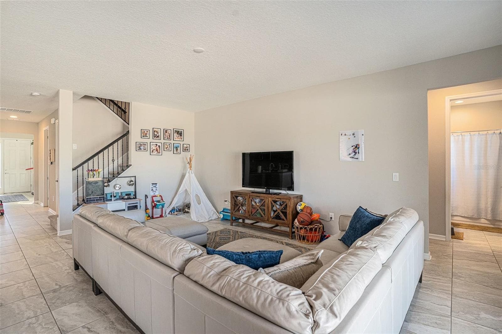 Single Family Residence at 13362 SAGE HOLLOW AVE, RIVERVIEW, photo 9 of 36