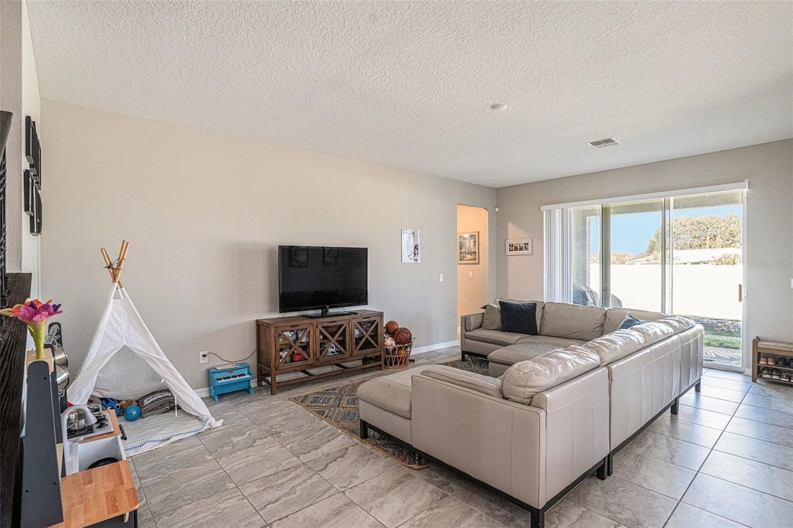 Single Family Residence at 13362 SAGE HOLLOW AVE, RIVERVIEW, photo 10 of 36