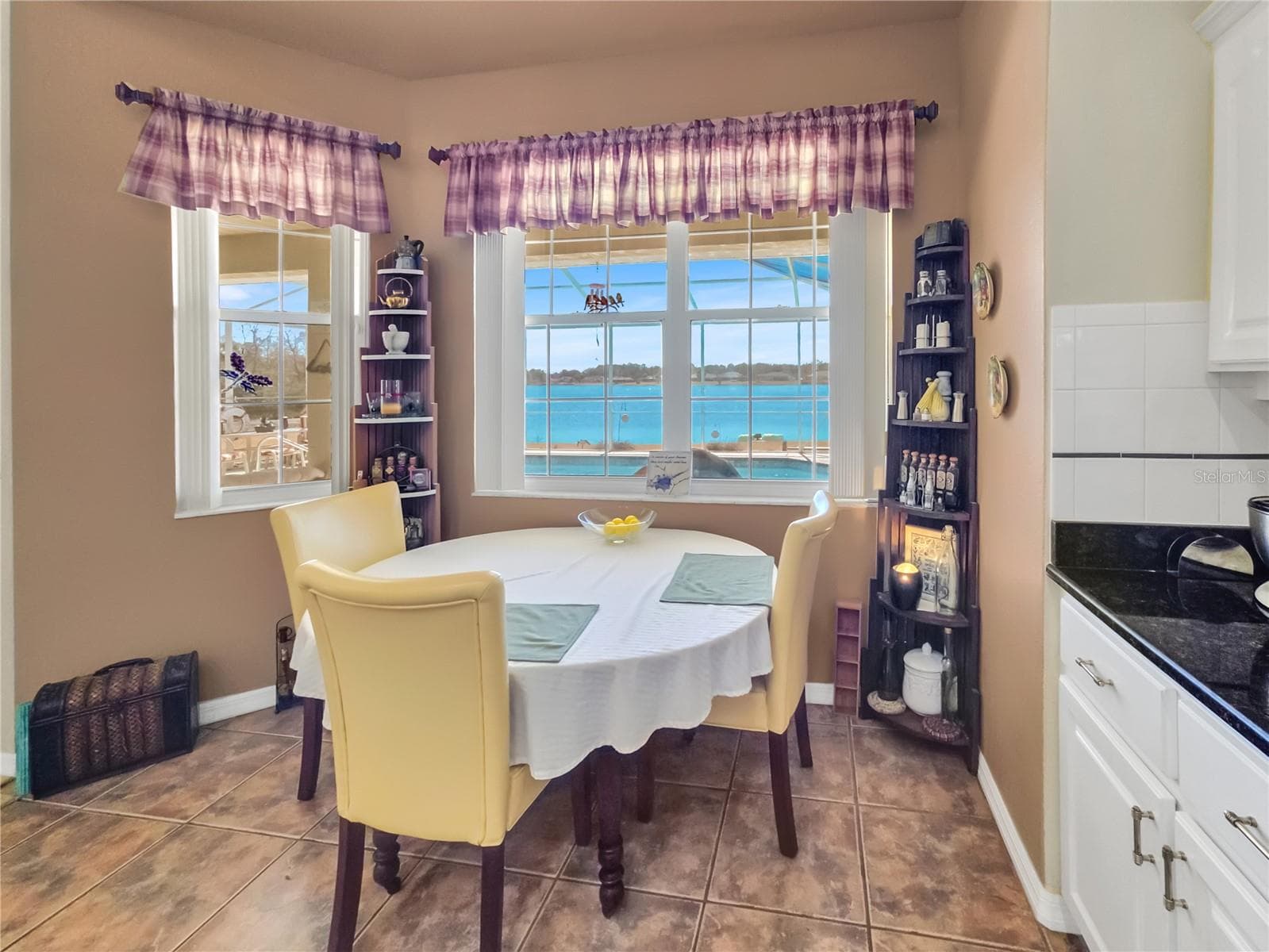 Breakfast Nook - 77 HICKORY LOOP, OCALA