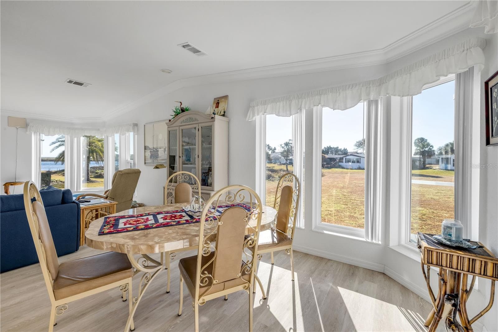 Dining/Living Room Views of River - 290 NAVAJO DR, OAK HILL